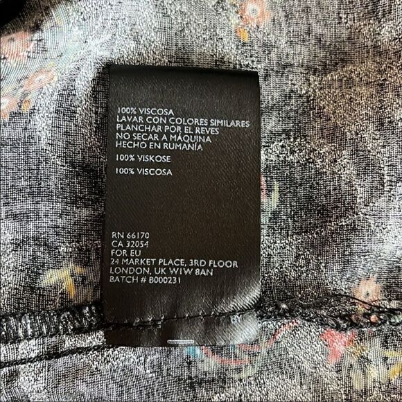 Urban Outfitters Deep V Cinched Floral Top - Picture 11 of 13